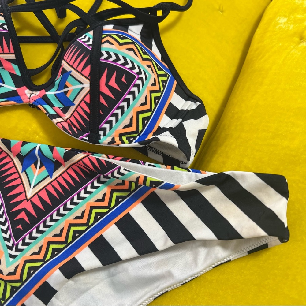 Rare Victoria’s Secret Pink Strappy Swimsuit Bikini Set Geometric Stripe Aztec L - Picture 7 of 10